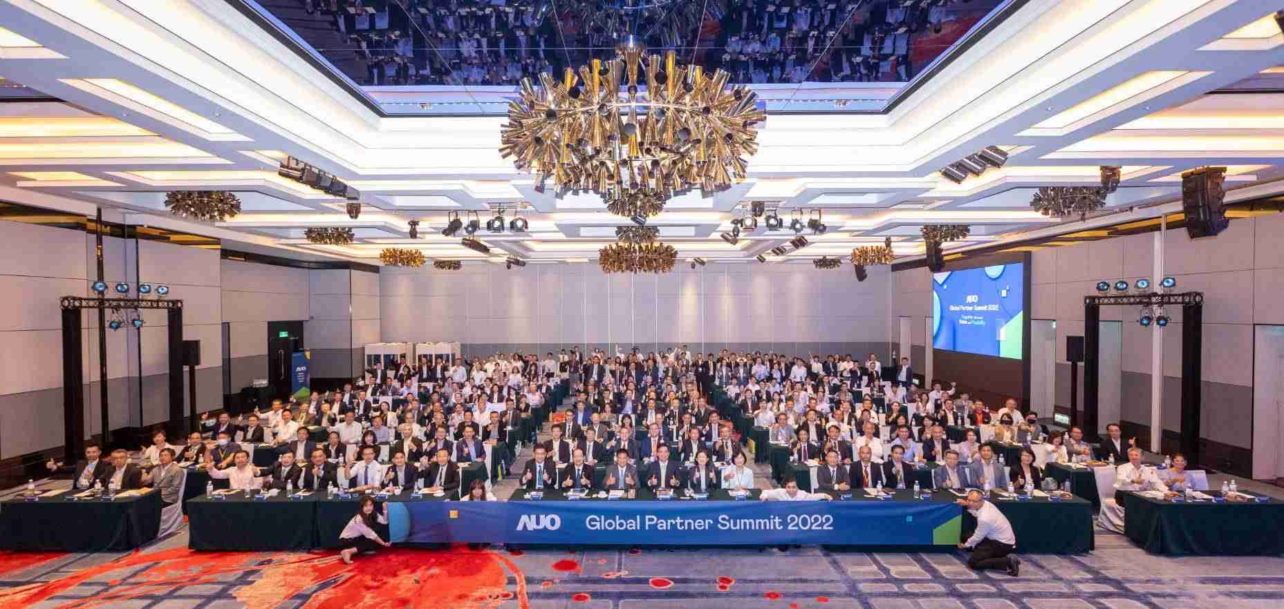 友達推動「安心、、創新、、、用心、、、同心、、、盡心」五星職旅，，，，為菲籍員工打造全方位照護，，首度贏得「人權實踐與發展領袖獎」殊榮