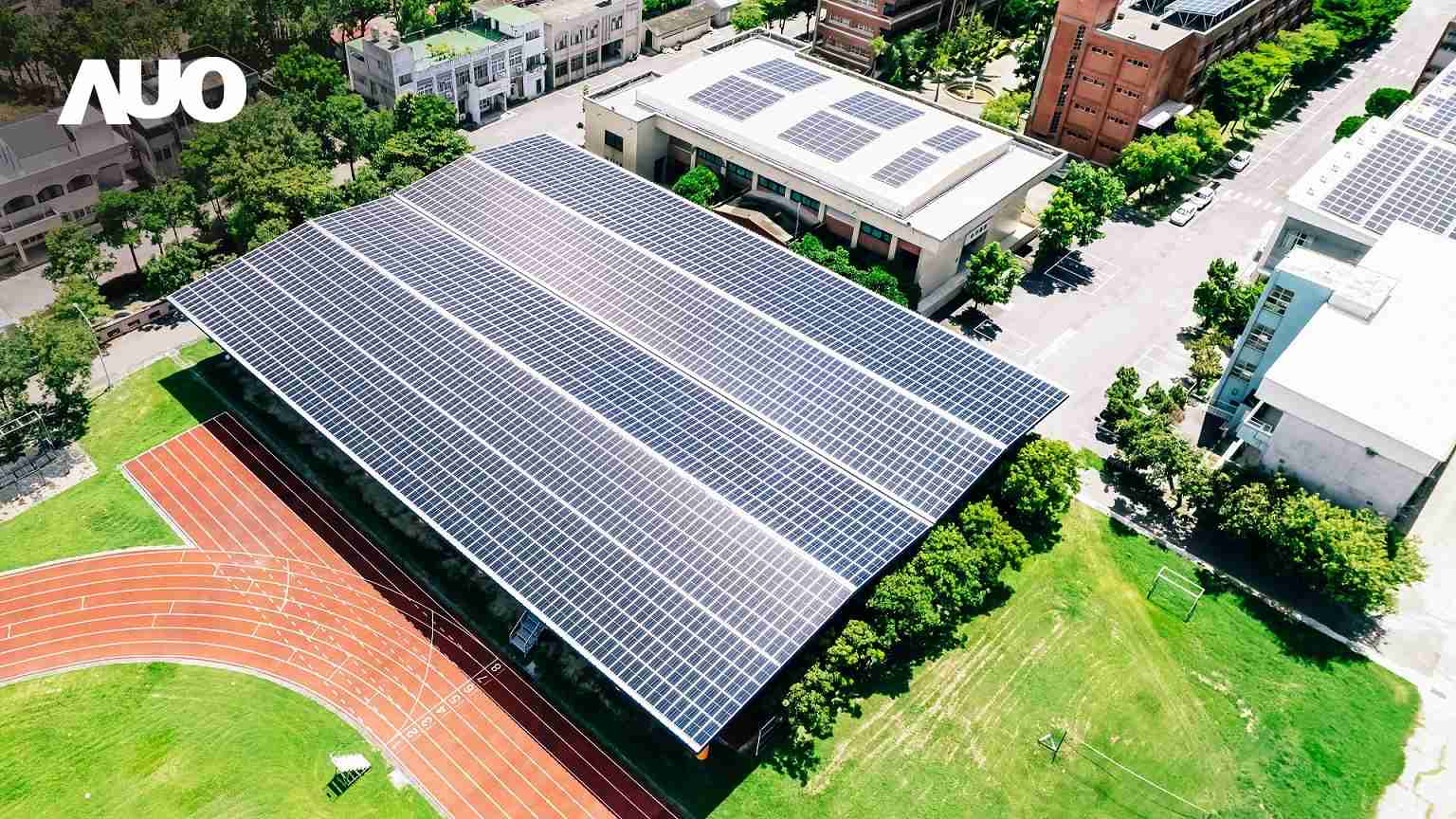 云顶国际8588ydSunSteel光电整合型浪板具备快速安装、、、轻量化优势，，，可提升15%发电效能，，，通过国际IEC与台湾VPC认证安全、、、防漏、、、、耐候标准